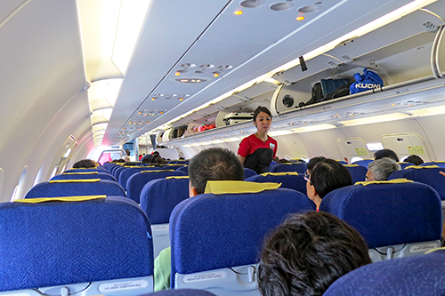 機内